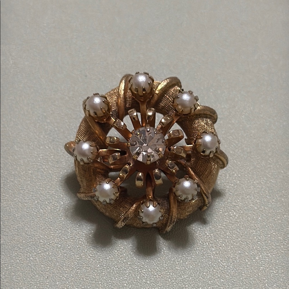 VINTAGE CORO BROOCH